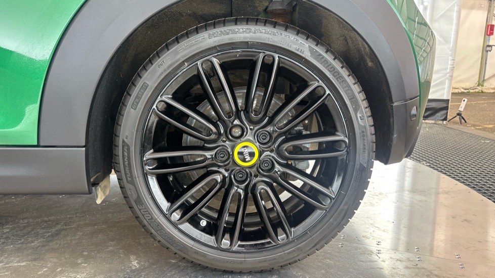MINI HATCHBACK Image 18