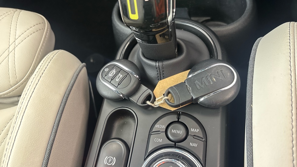 MINI HATCHBACK 2 keys available