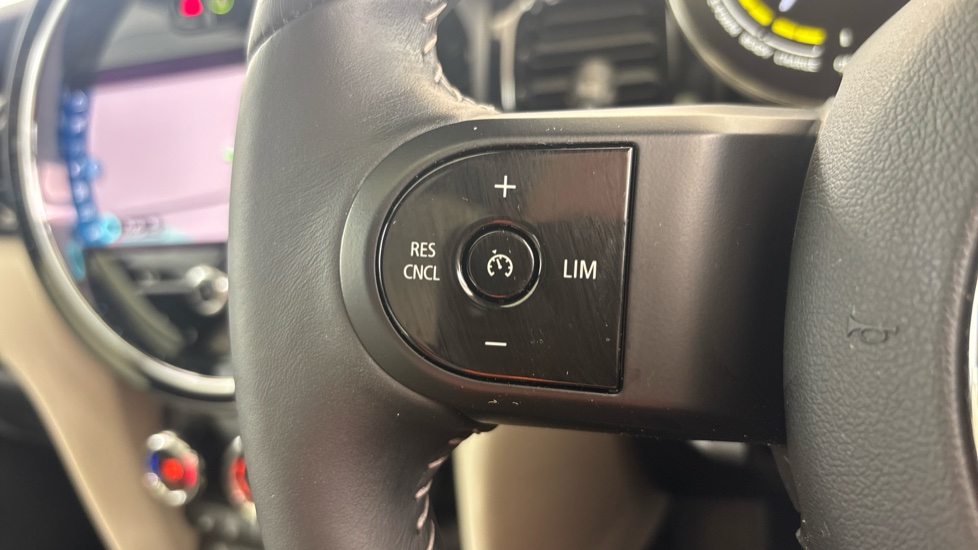 MINI HATCHBACK Cruise control