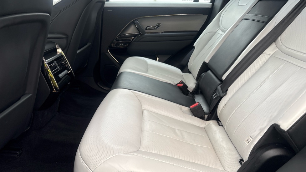 LAND ROVER RANGE ROVER SPORT ESTATE 3.0 P440e Dynamic SE 5dr Auto