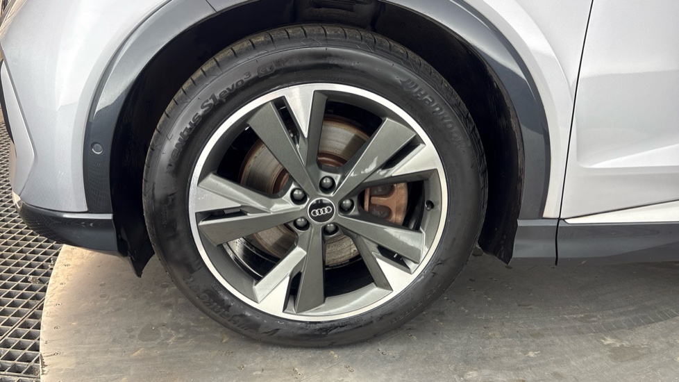 AUDI Q4 Image 17
