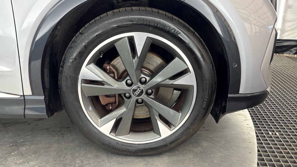 AUDI Q4 Image 20