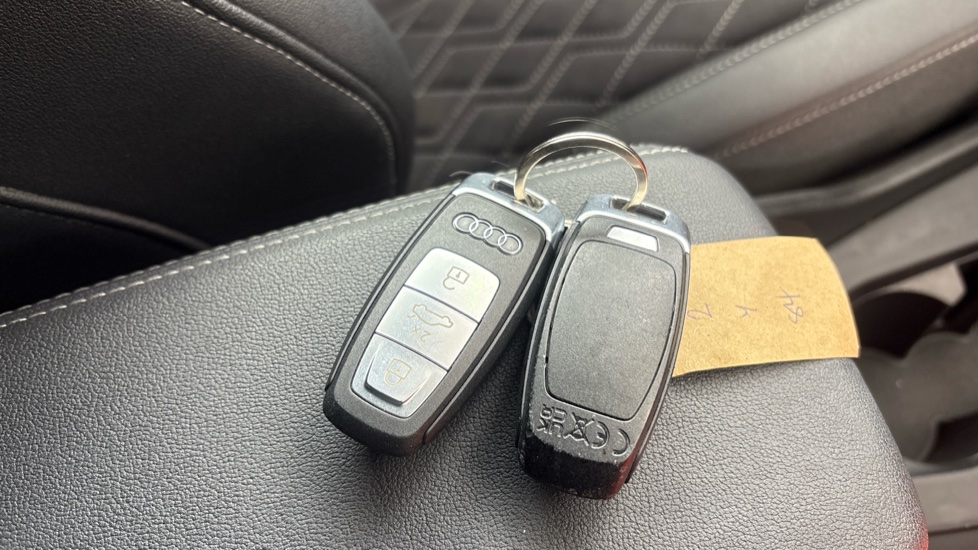 AUDI Q4 two keys