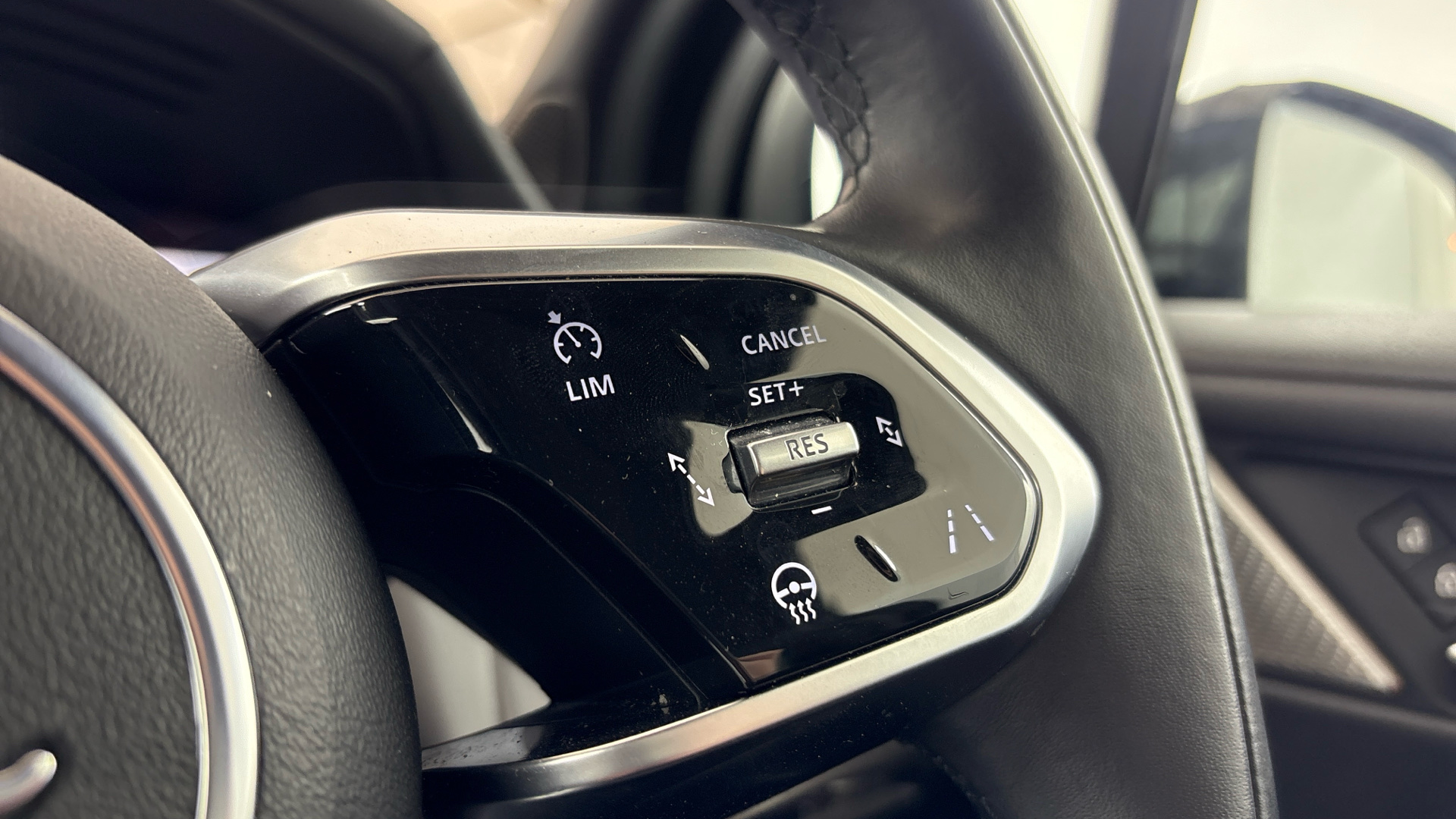 JAGUAR I-PACE I-PACE ESTATE 294kW EV400 R-Dynamic SE Black 90kWh 5dr Auto