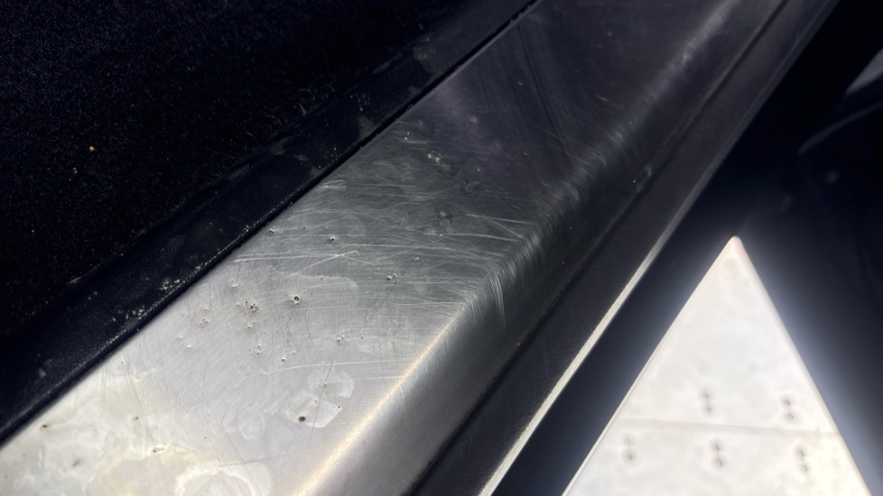 LAND ROVER RANGE ROVER SPORT all kick-plates scratched