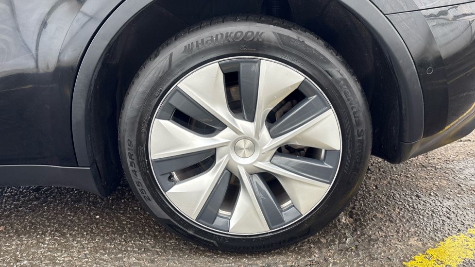 TESLA MODEL Y HATCHBACK Long Range AWD 5dr Auto