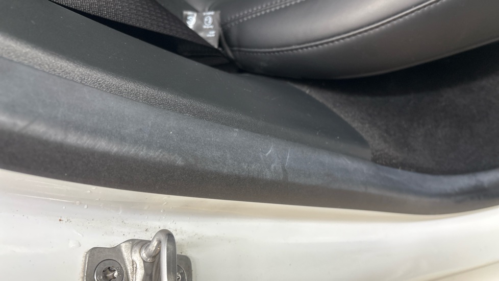 TESLA MODEL Y chips and scratches