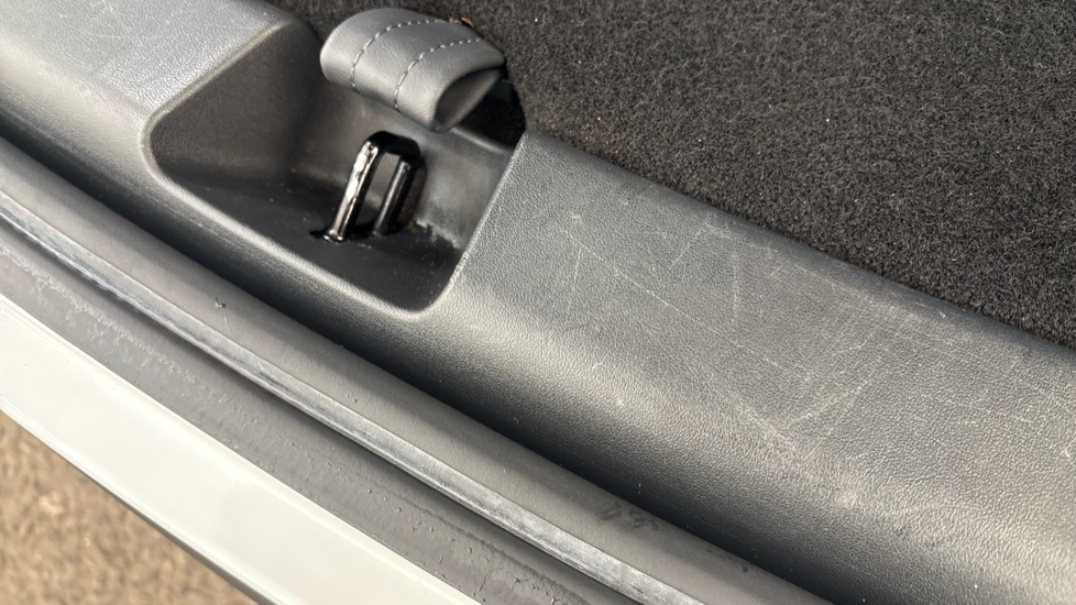 TESLA MODEL Y scratches