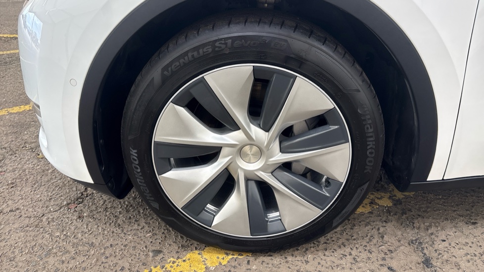 TESLA MODEL Y Image 17