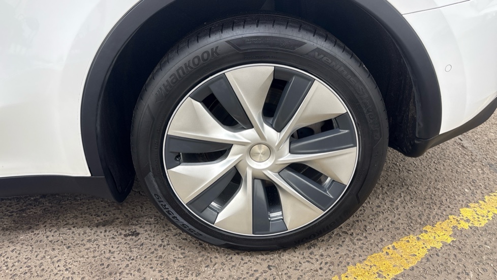 TESLA MODEL Y Image 18