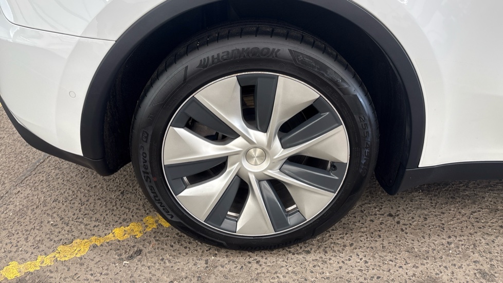 TESLA MODEL Y Image 19
