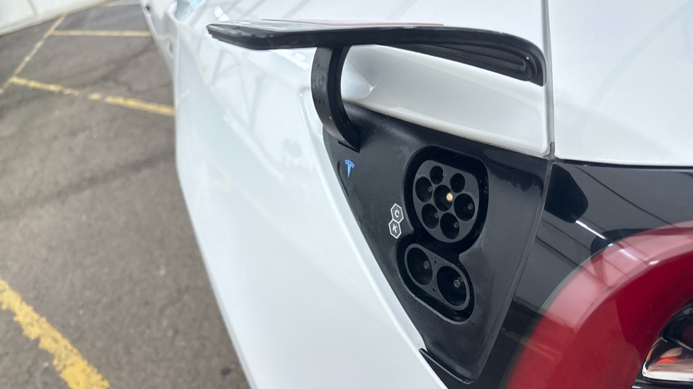 TESLA MODEL Y Image 21