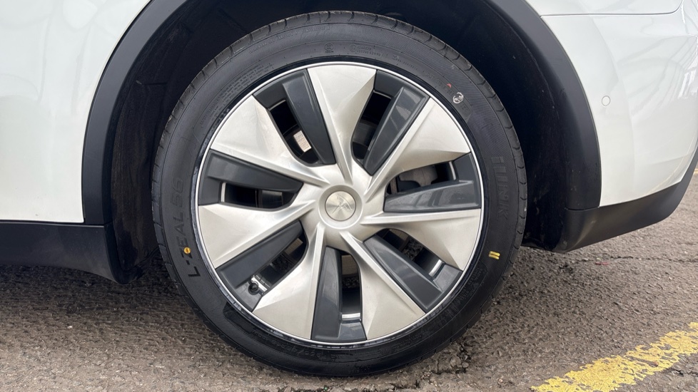 TESLA MODEL Y HATCHBACK Long Range AWD 5dr Auto