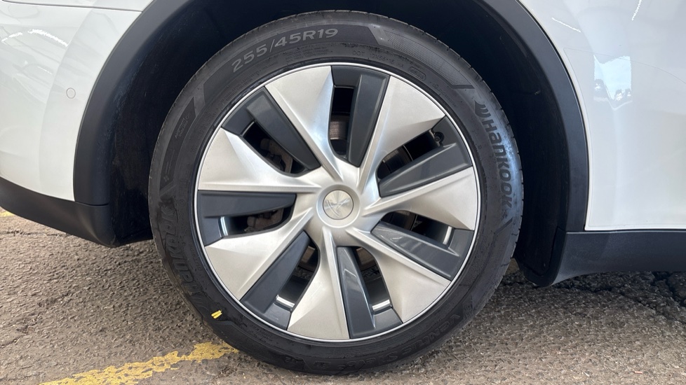 TESLA MODEL Y HATCHBACK Long Range AWD 5dr Auto