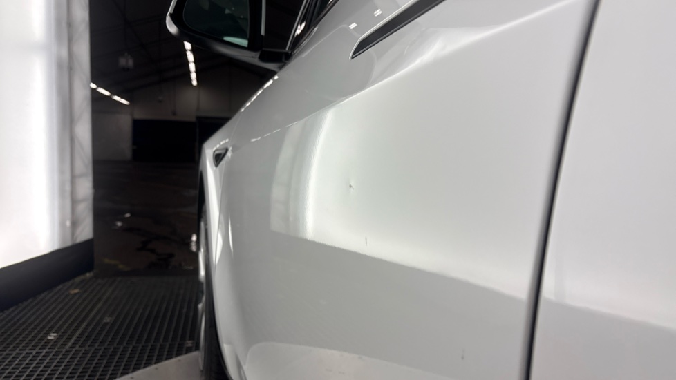 TESLA MODEL Y dent and chip