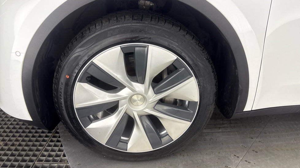 TESLA MODEL Y Image 17