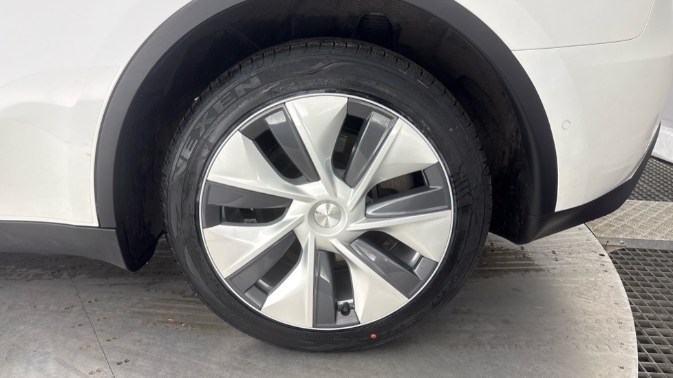 TESLA MODEL Y Image 18