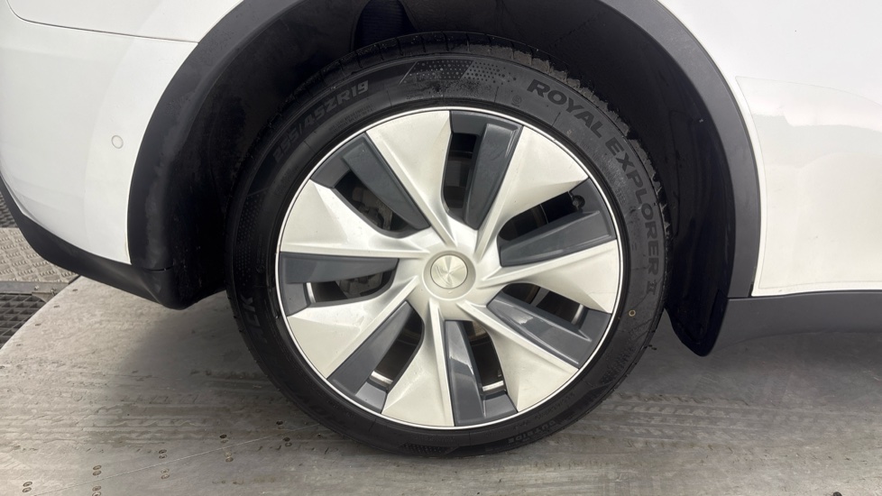 TESLA MODEL Y Image 19