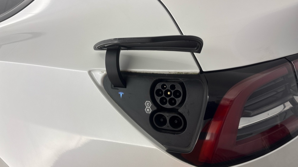 TESLA MODEL Y Image 21