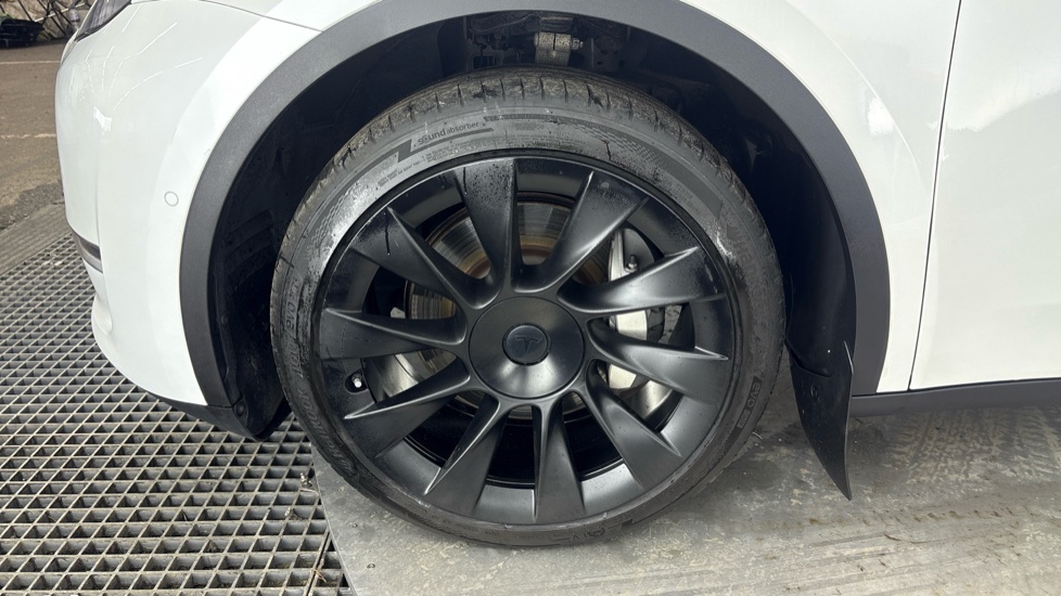 TESLA MODEL Y HATCHBACK Long Range AWD 5dr Auto