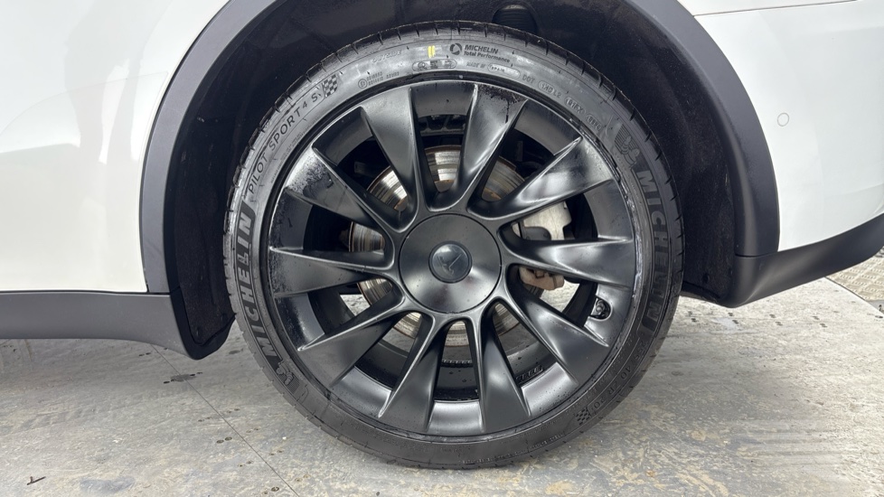 TESLA MODEL Y HATCHBACK Long Range AWD 5dr Auto