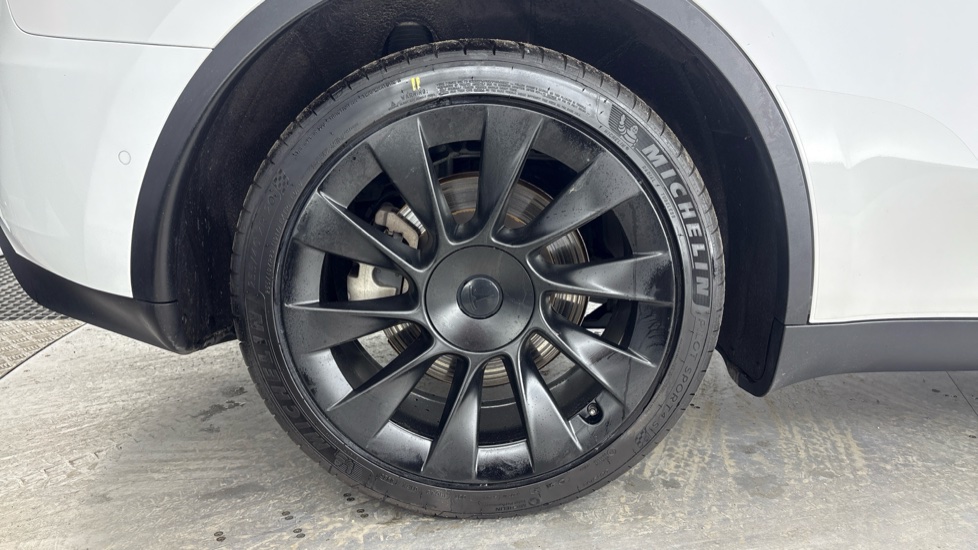 TESLA MODEL Y HATCHBACK Long Range AWD 5dr Auto
