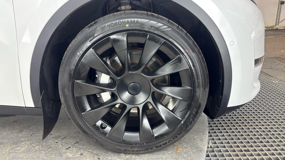 TESLA MODEL Y HATCHBACK Long Range AWD 5dr Auto