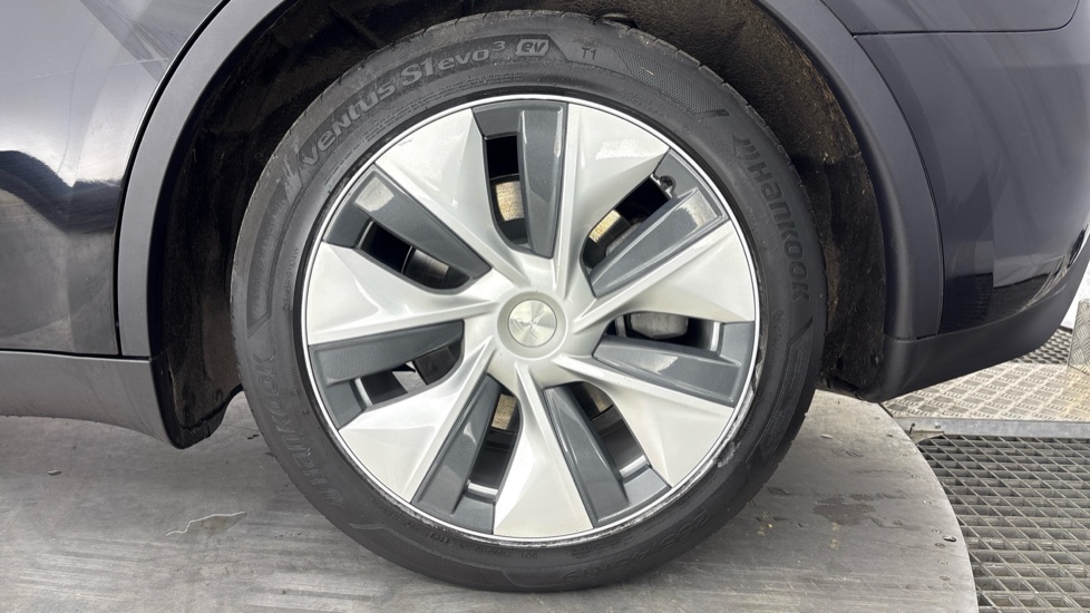 TESLA MODEL Y HATCHBACK RWD 5dr Auto