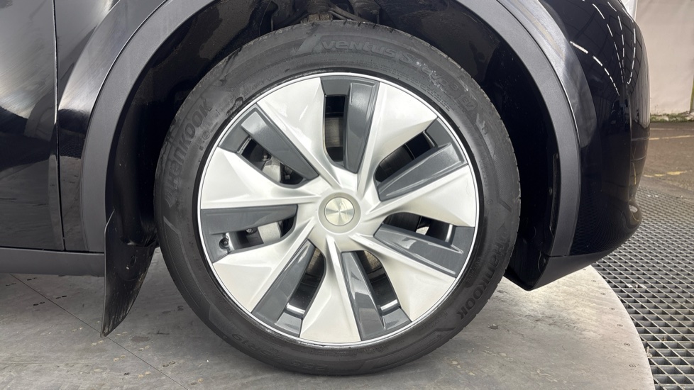 TESLA MODEL Y HATCHBACK RWD 5dr Auto