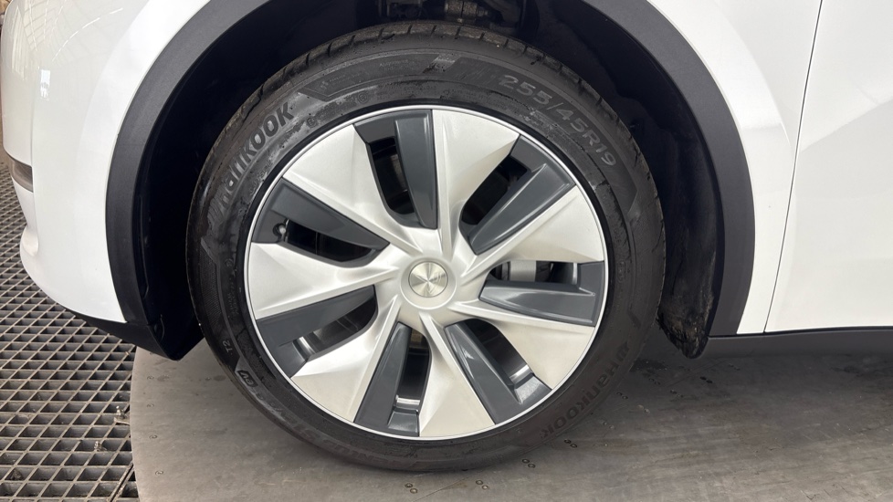 TESLA MODEL Y HATCHBACK Long Range AWD 5dr Auto