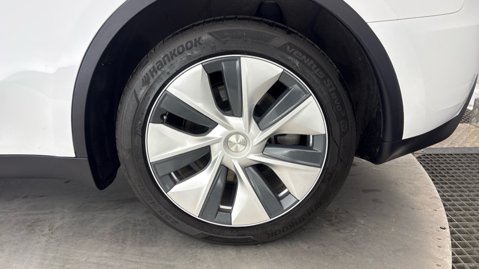 TESLA MODEL Y HATCHBACK Long Range AWD 5dr Auto