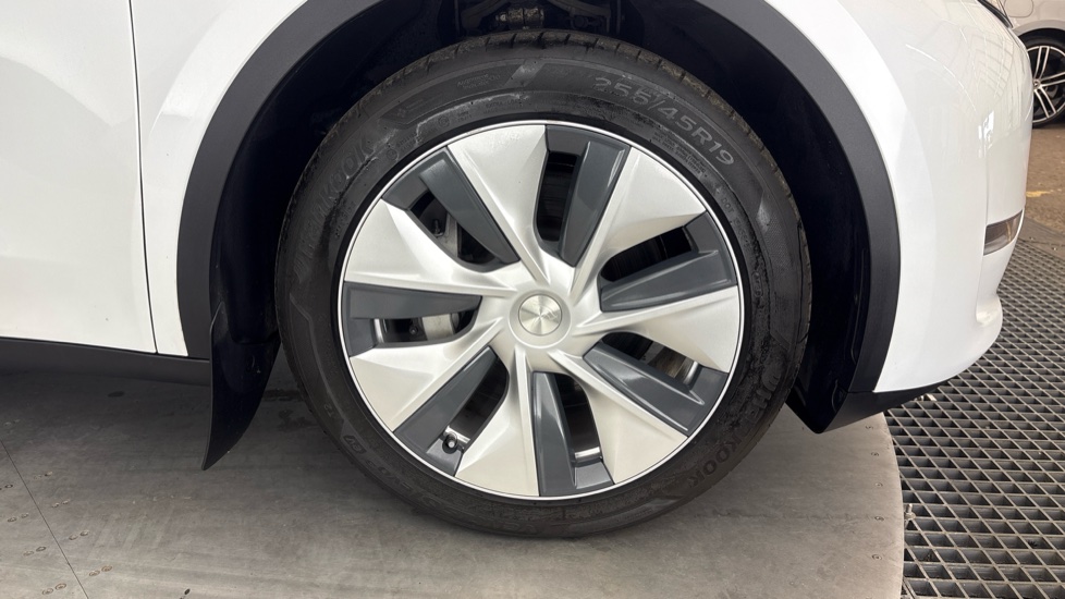 TESLA MODEL Y HATCHBACK Long Range AWD 5dr Auto