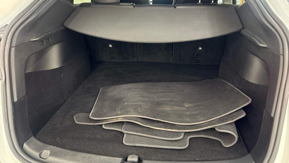 TESLA MODEL Y HATCHBACK RWD 5dr Auto