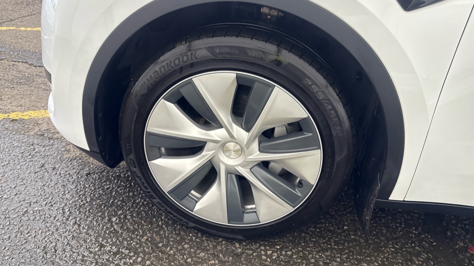TESLA MODEL Y HATCHBACK RWD 5dr Auto