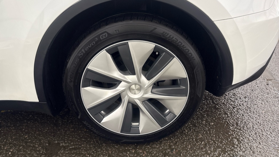 TESLA MODEL Y HATCHBACK RWD 5dr Auto