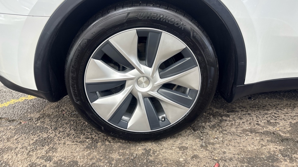 TESLA MODEL Y HATCHBACK RWD 5dr Auto