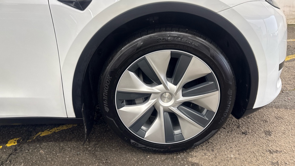 TESLA MODEL Y HATCHBACK RWD 5dr Auto