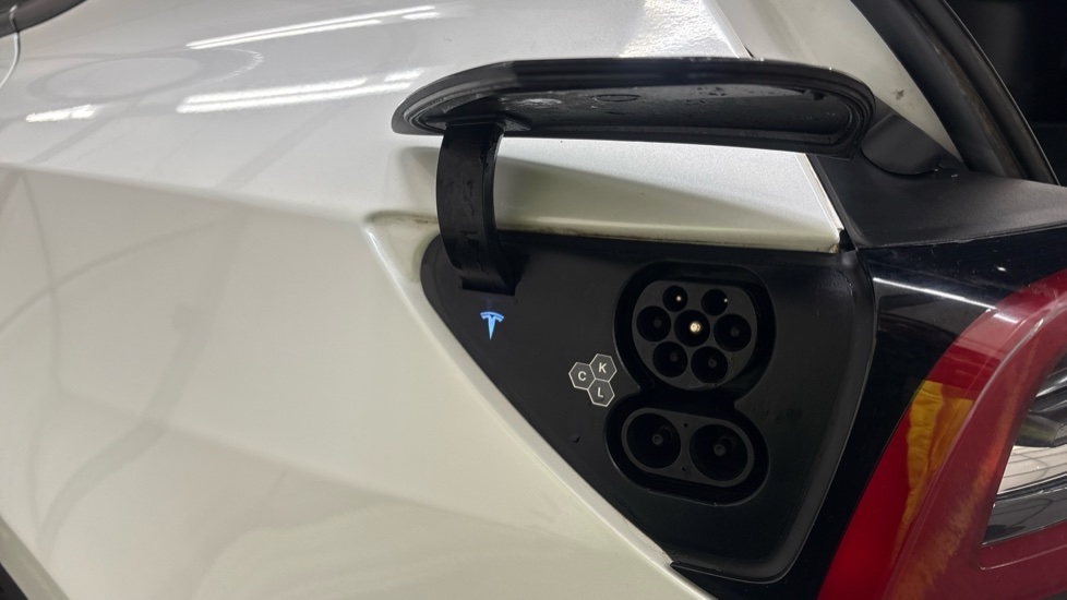 TESLA MODEL Y HATCHBACK RWD 5dr Auto