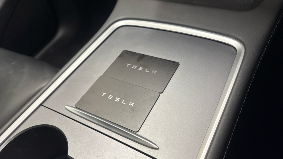 TESLA MODEL Y HATCHBACK RWD 5dr Auto