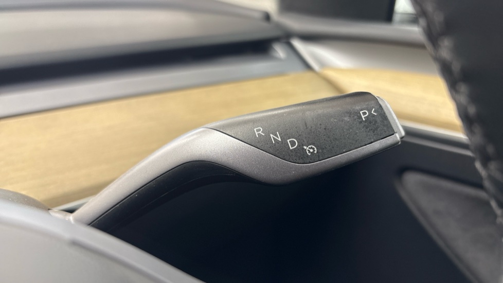TESLA MODEL Y HATCHBACK RWD 5dr Auto