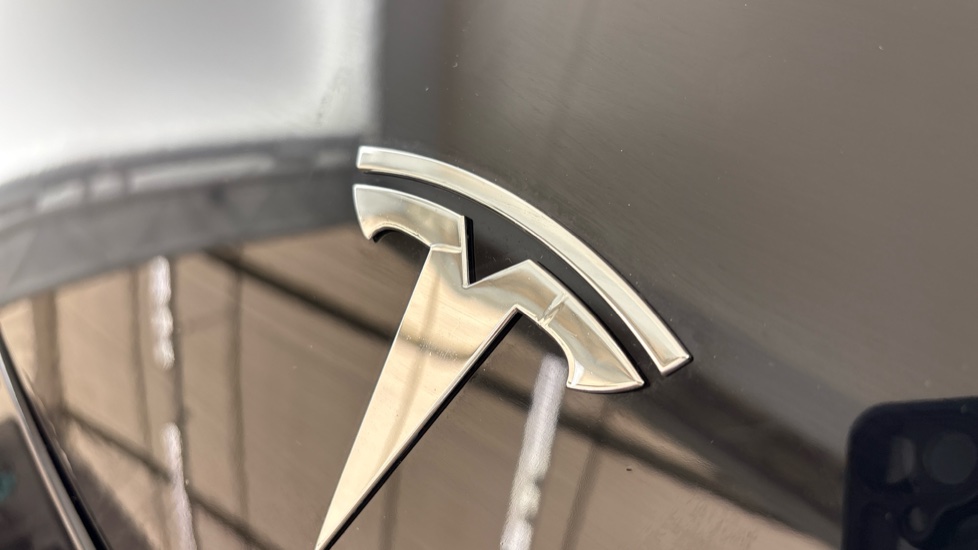 TESLA MODEL Y Imperfection