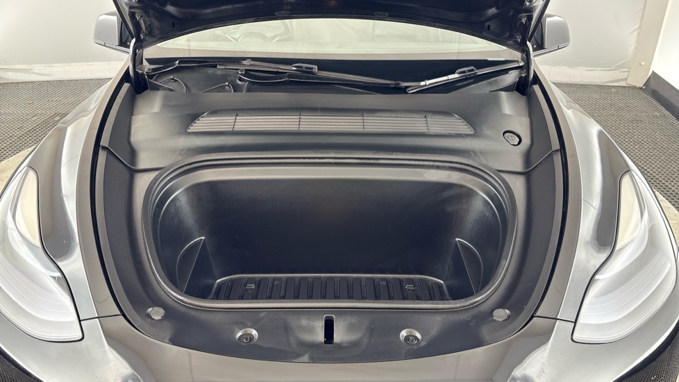 TESLA MODEL Y Image 16