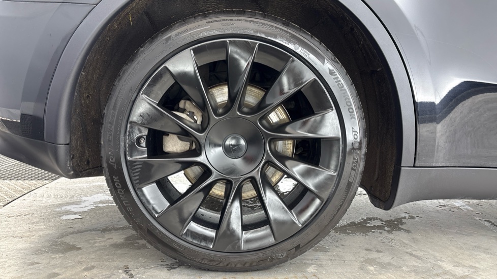 TESLA MODEL Y Image 19
