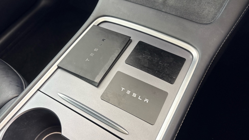 TESLA MODEL Y 2 keys available