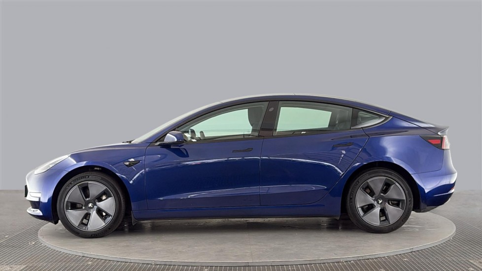 TESLA MODEL 3 Image 2