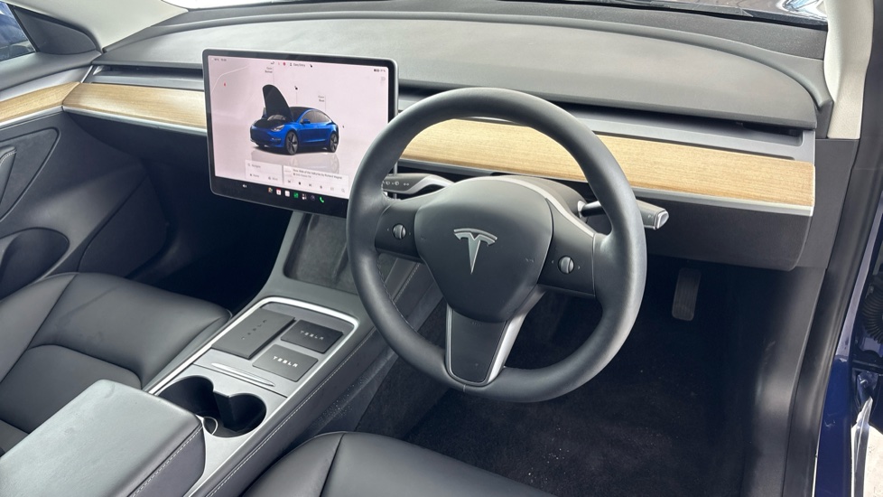 TESLA MODEL 3 Image 9