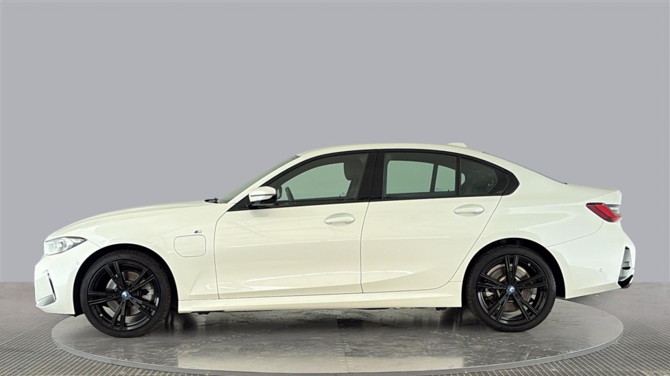 BMW 3 SERIES Image 2