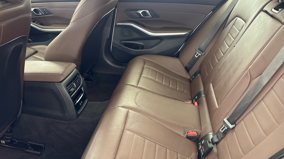 BMW 3 SERIES Image 14