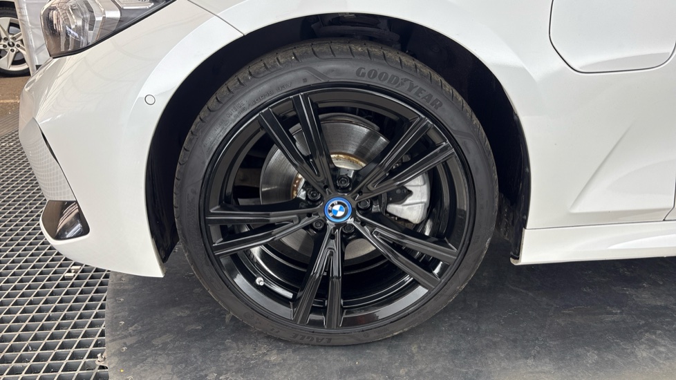 BMW 3 SERIES Image 17