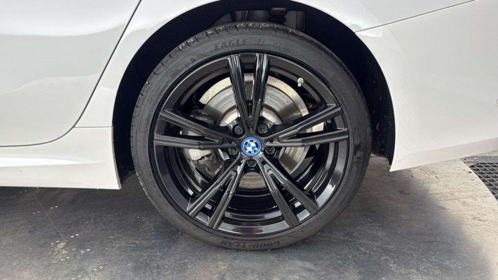BMW 3 SERIES Image 18